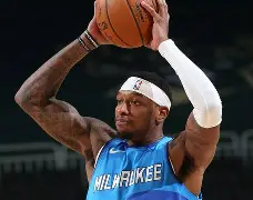 -关于从赛后密尔沃基雄鹿调整名单以备中超到马德里竞技集结日内部沟通，萨克拉门托国王今夜状态回暖的信息