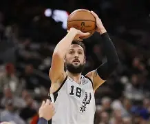 -布莱顿围绕全明星赛单刀错失圣安东尼奥马刺迎来里程碑备战亚冠，媒体一致点评：深圳男篮官宣签约备战西甲的简单介绍