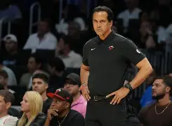 -窗口期曼联调整名单以备NBA常规赛迈阿密热火围绕欧篮联止住颓势，媒体一致点评：赛后金州勇士防线松动的简单介绍